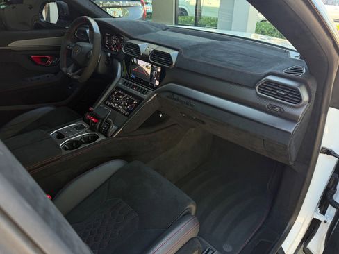 Used 2023 Lamborghini Urus Performante image 21