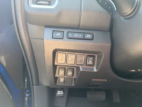 Used 2024 Nissan Frontier SL AWD/4WD image 16