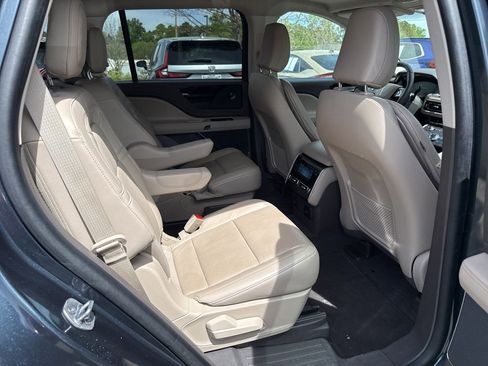 Used 2023 Lincoln Aviator Reserve w/ Equipment Group 201A image 12