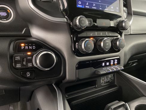 Used 2022 RAM 1500 Big Horn AWD/4WD image 35