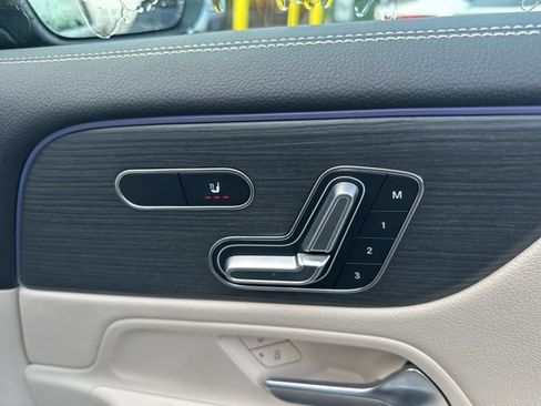 Used 2023 Mercedes-Benz GLB 250 4MATIC image 35