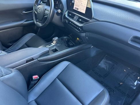 Certified 2025 Lexus UX 300h FWD image 31