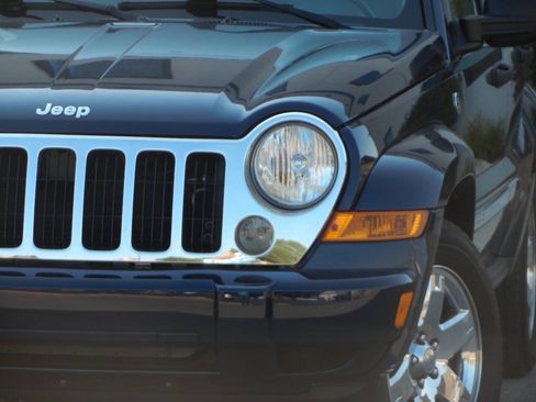 Used 2007 Jeep Liberty Limited image 4