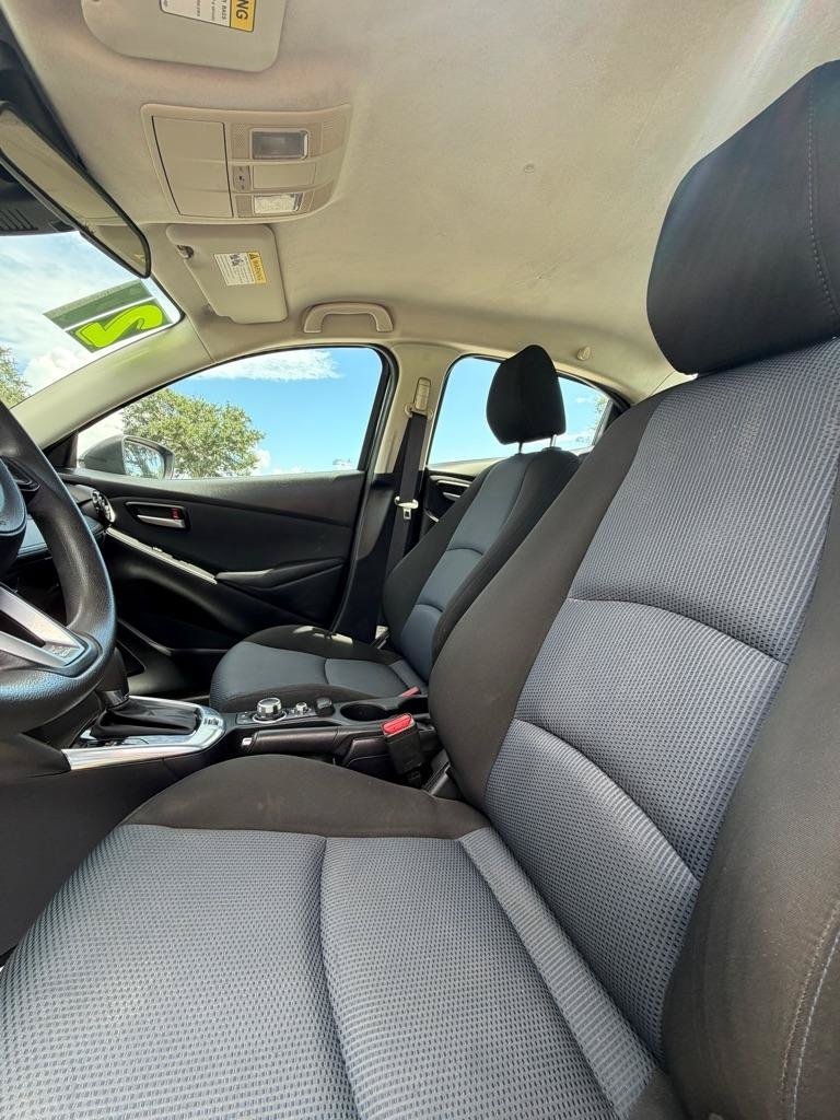 Used 2019 Toyota Yaris LE FWD image 10