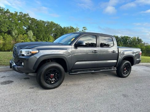 Used 2022 Toyota Tacoma TRD Off-Road w/ Technology Package AWD/4WD image 2