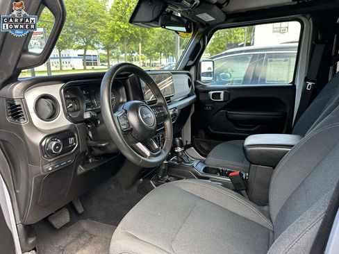 Used 2024 Jeep Wrangler Unlimited AWD/4WD image 13