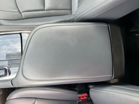 Used 2024 Buick Enclave Premium AWD/4WD image 33