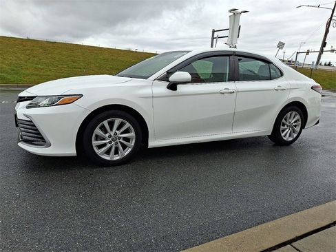 Certified 2022 Toyota Camry LE image 5