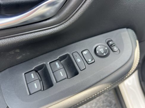 Used 2023 Honda HR-V LX image 15