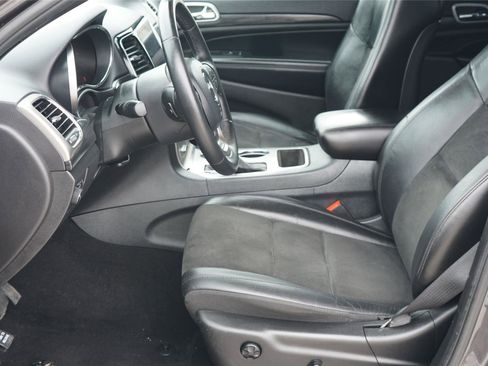 Used 2019 Jeep Grand Cherokee Altitude AWD/4WD image 10