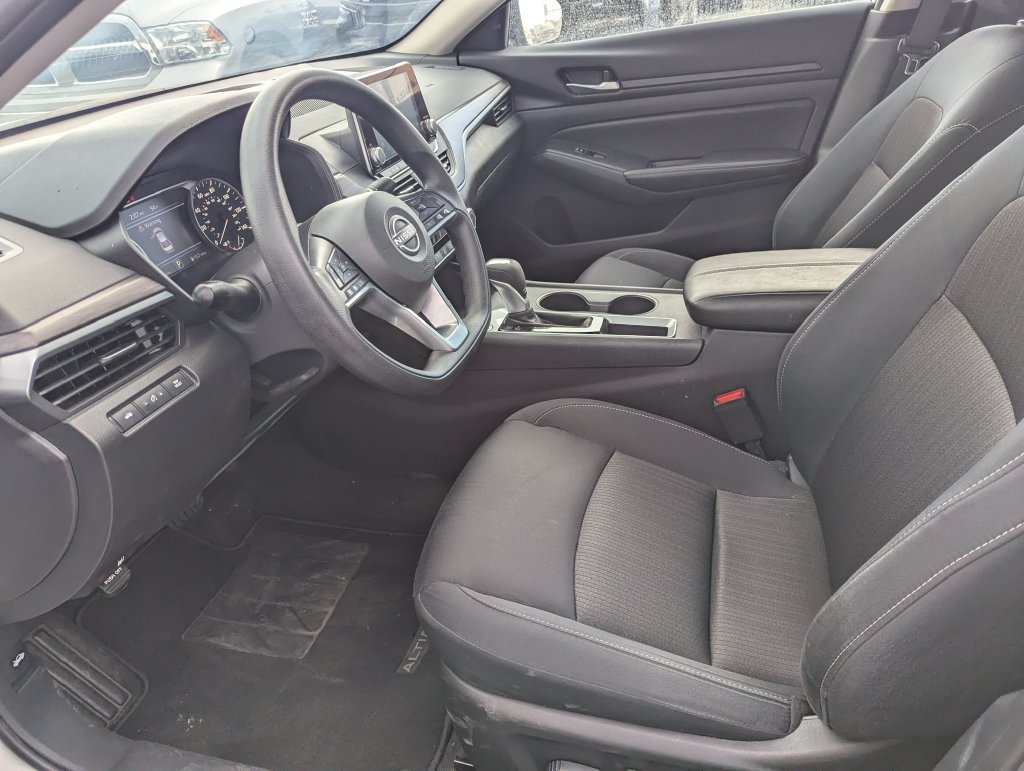 Used 2025 Nissan Altima 2.5 SV FWD image 25