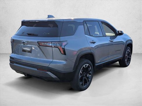 New 2026 Chevrolet Equinox LT image 2