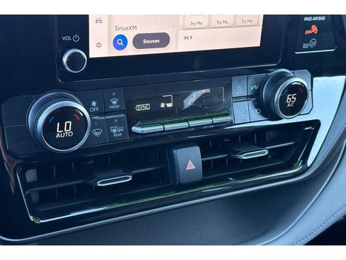 Used 2023 Toyota Highlander LE image 23