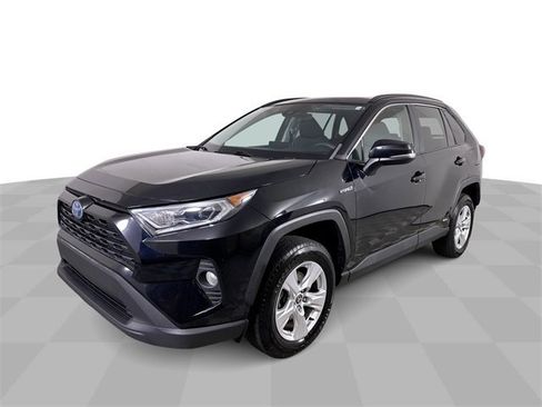 Used 2021 Toyota RAV4 XLE image 1