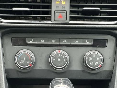 Used 2022 Volkswagen Taos SE image 14