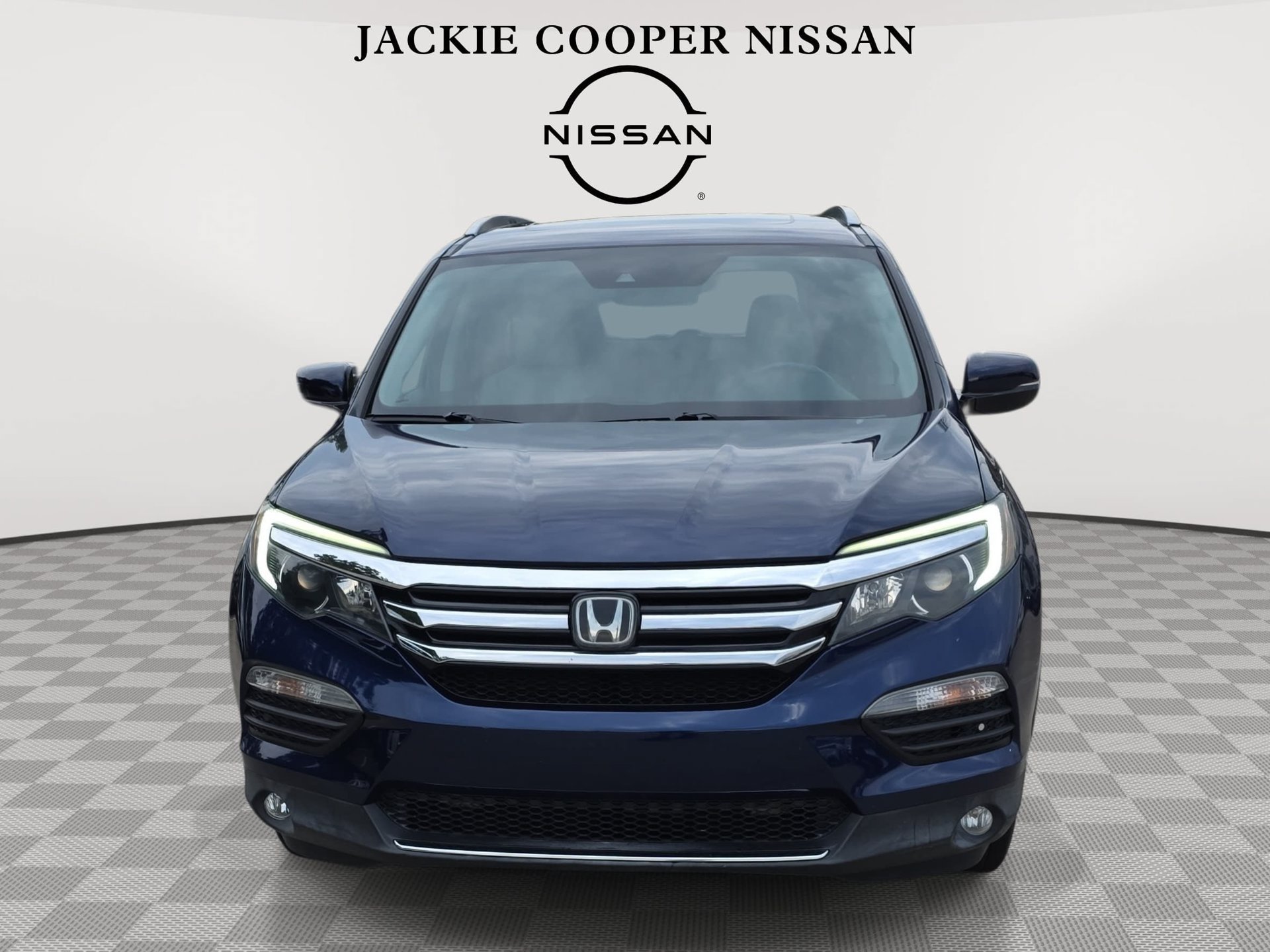 Used 2018 Honda Pilot Touring image 2