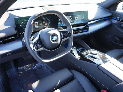 Used 2025 BMW 530i 530i Sedan RWD image 11