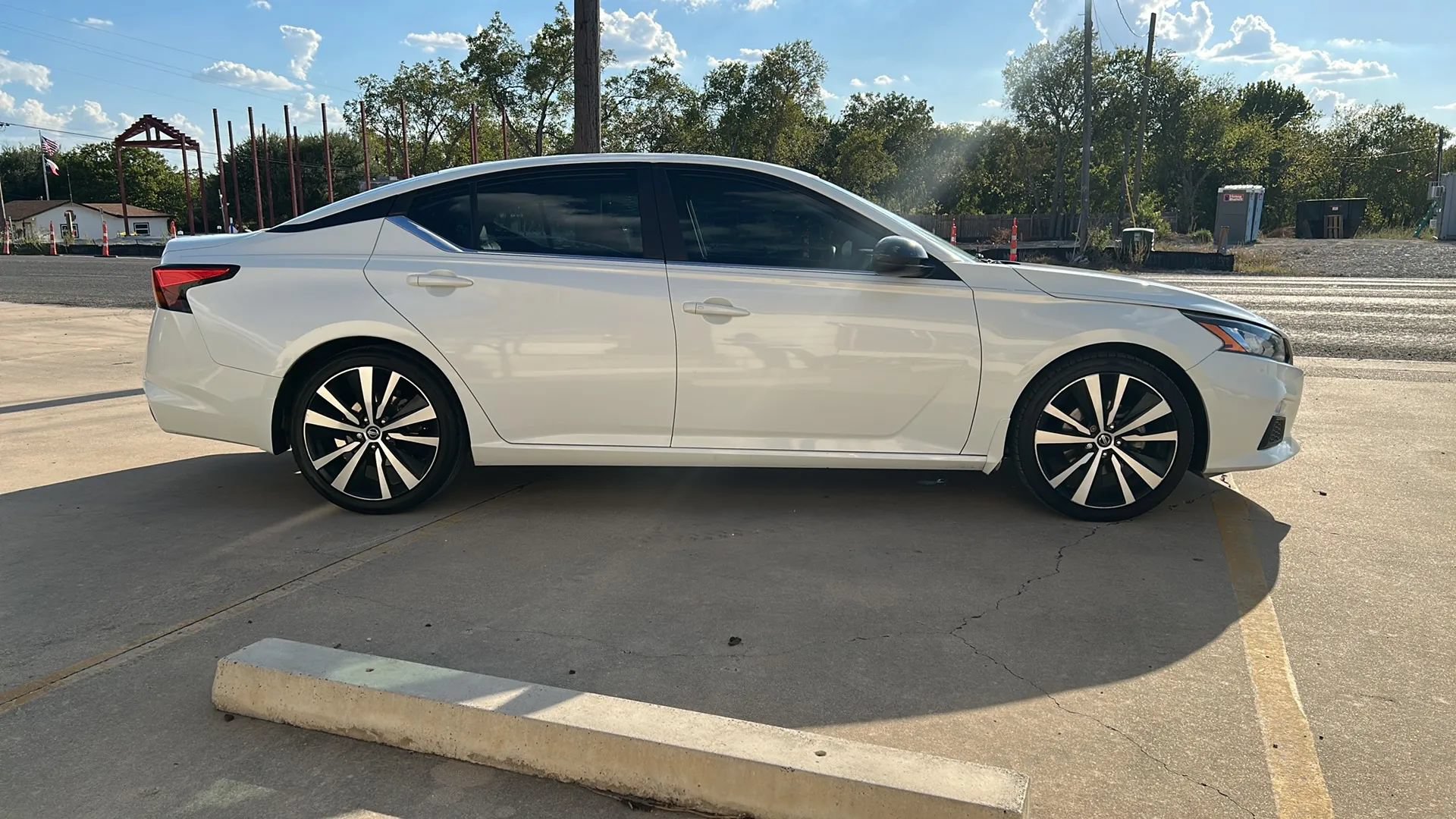 Used 2020 Nissan Altima 2.5 SR FWD image 6