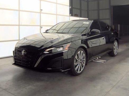 Used 2025 Nissan Altima 2.5 SL FWD image 1