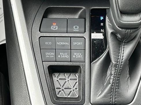 Used 2025 Toyota RAV4 XLE AWD/4WD image 67
