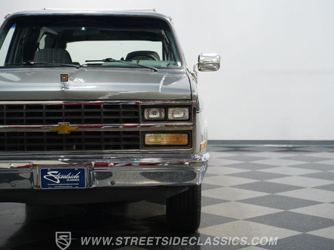 Used 1990 Chevrolet Suburban 2WD image 20