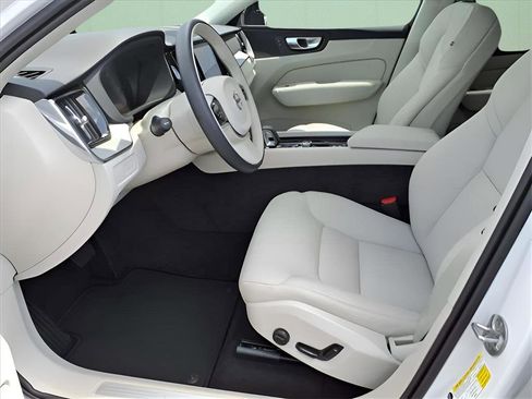 Used 2025 Volvo XC60 T8 Plus w/ Climate Package image 9