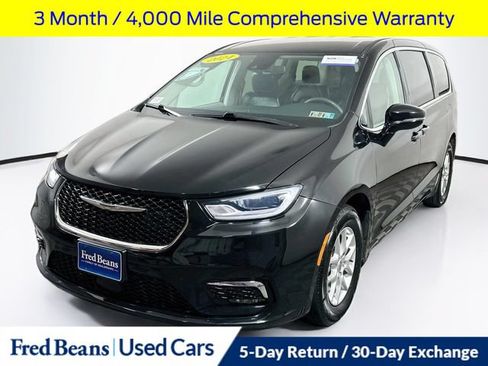 Used 2024 Chrysler Pacifica Touring-L FWD image 4