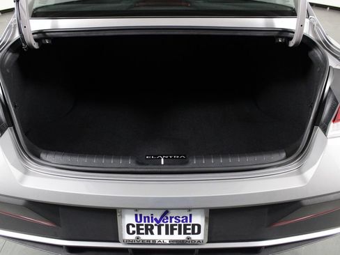 Certified 2025 Hyundai Elantra SE FWD image 18