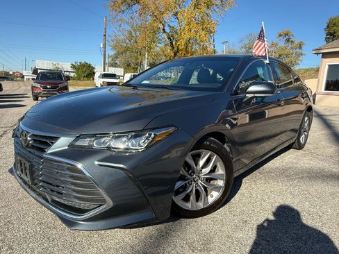 Used 2019 Toyota Avalon XLE image 23