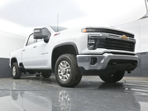 Used 2024 Chevrolet Silverado 2500 LT AWD/4WD image 1