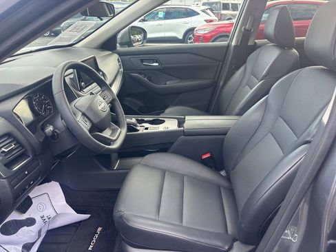 Used 2025 Nissan Rogue SV w/ SV Premium Package FWD image 20