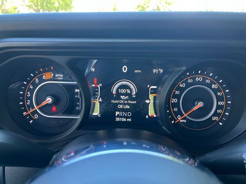 Used 2025 Jeep Wrangler Unlimited Sahara AWD/4WD image 40