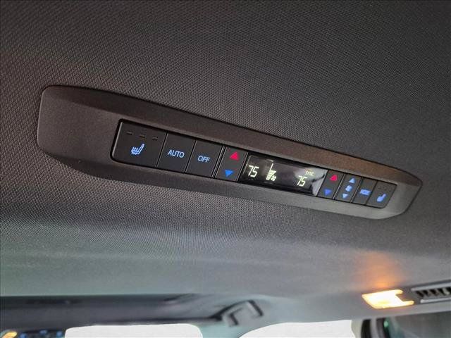 Used 2024 Toyota Sienna Platinum AWD/4WD image 20