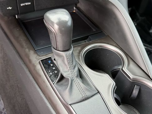 Used 2021 Toyota Camry SE w/ Carpet Mat Package (TMS) FWD image 26