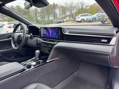 Used 2025 Toyota Camry XSE AWD/4WD image 9