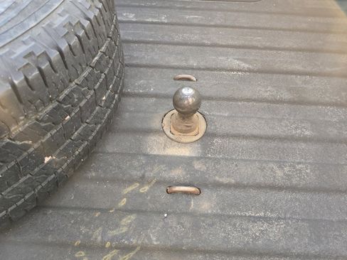 Used 2004 GMC Sierra 2500 SLT w/ Heavy-Duty Power Package image 29