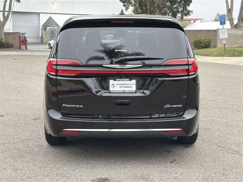 Used 2024 Chrysler Pacifica Select image 5