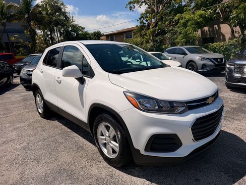 Used 2020 Chevrolet Trax LS w/ Tint and Cruise Package FWD image 4