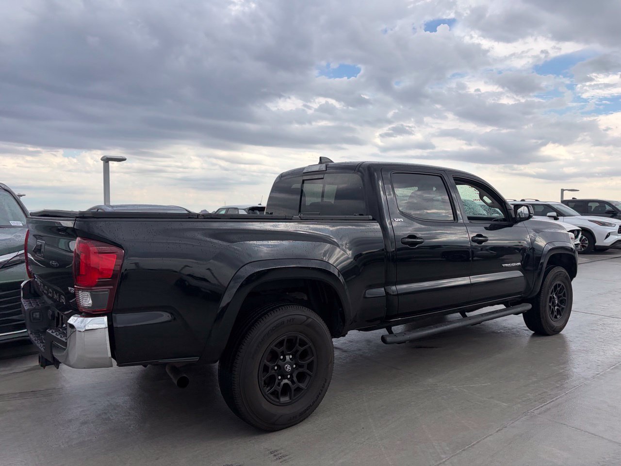Used 2022 Toyota Tacoma SR5 AWD/4WD image 2