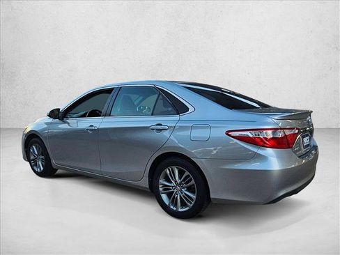 Used 2017 Toyota Camry SE image 5