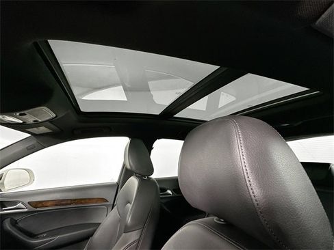 Used 2018 Audi Q3 2.0T Premium Plus w/ Premium Plus Package image 19