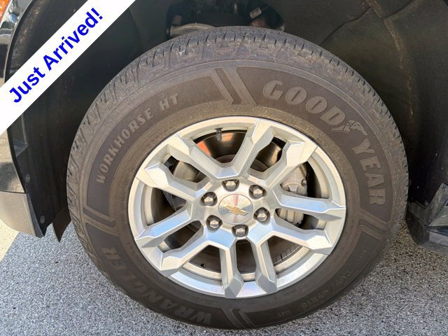 Used 2025 Chevrolet Suburban LT RWD image 10
