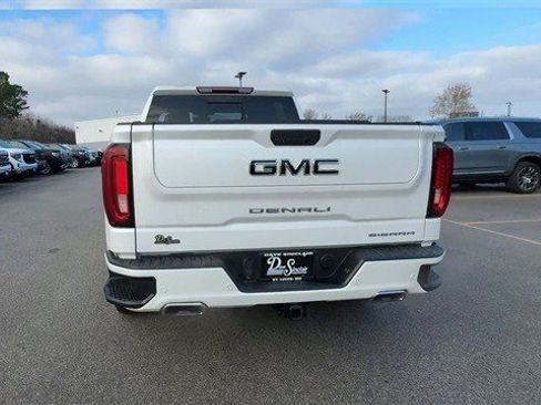 Used 2022 GMC Sierra 1500 Denali w/ Denali Premium Package image 9
