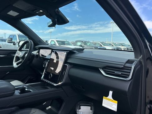 New 2026 GMC Acadia Elevation w/ Elevation Premium Package AWD/4WD image 38