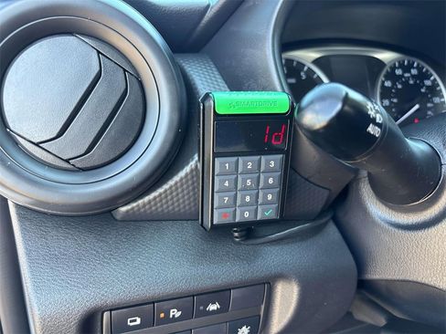 Used 2022 Nissan Kicks S image 33