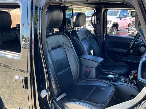 Used 2022 Jeep Wrangler Unlimited Sahara w/ Cold Weather Group AWD/4WD image 16