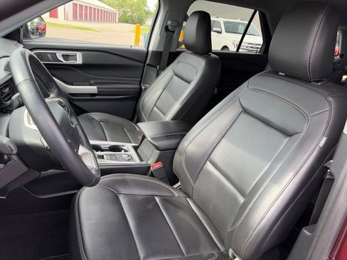 Used 2023 Ford Explorer XLT w/ Equipment Group 202A AWD/4WD image 10