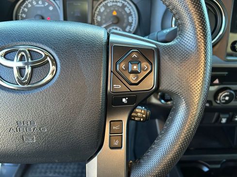Used 2019 Toyota Tacoma TRD Off-Road AWD/4WD image 12