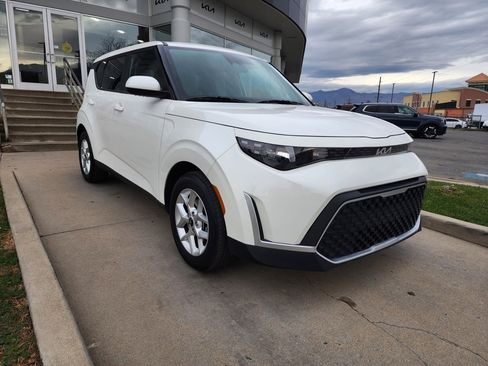 Certified 2023 Kia Soul LX w/ LX Technology Package image 3