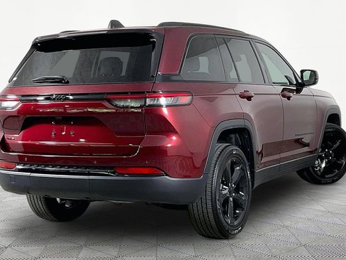 Used 2023 Jeep Grand Cherokee Altitude AWD/4WD image 7